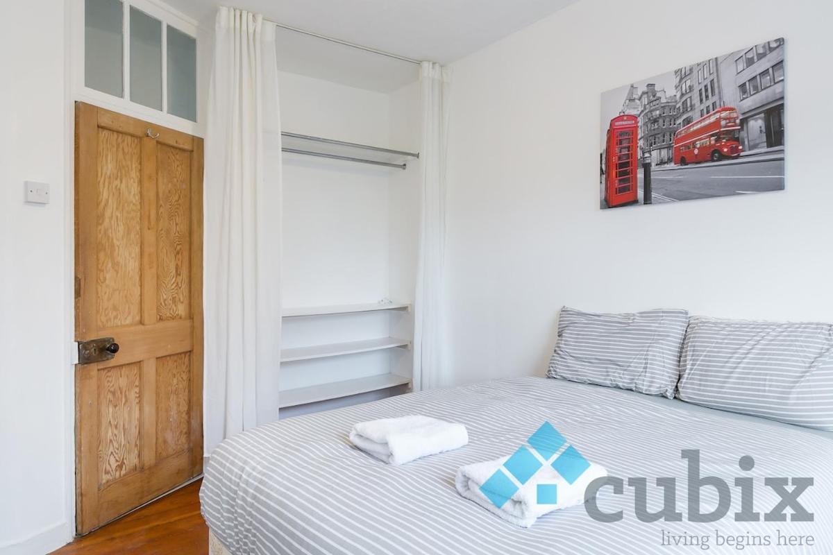 Zone 1 Apartment, 3 Bedrooms Londres